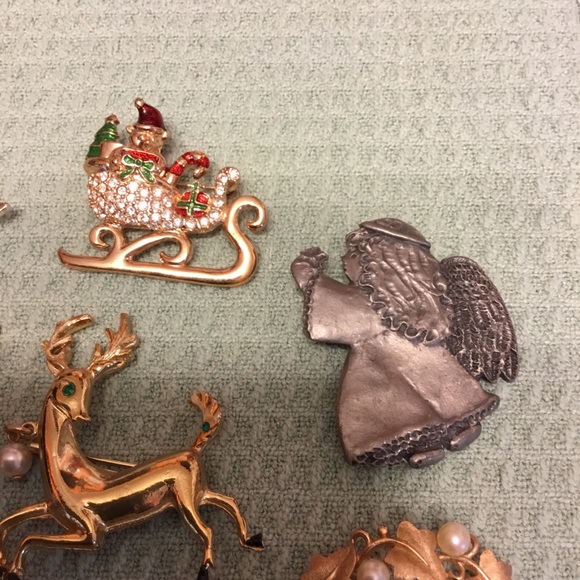 Vintage Christmas Brooch Lot of 8 Pins Jeanne, Gerry, Roman,& Beatrix Adorable - Picture 3 of 14